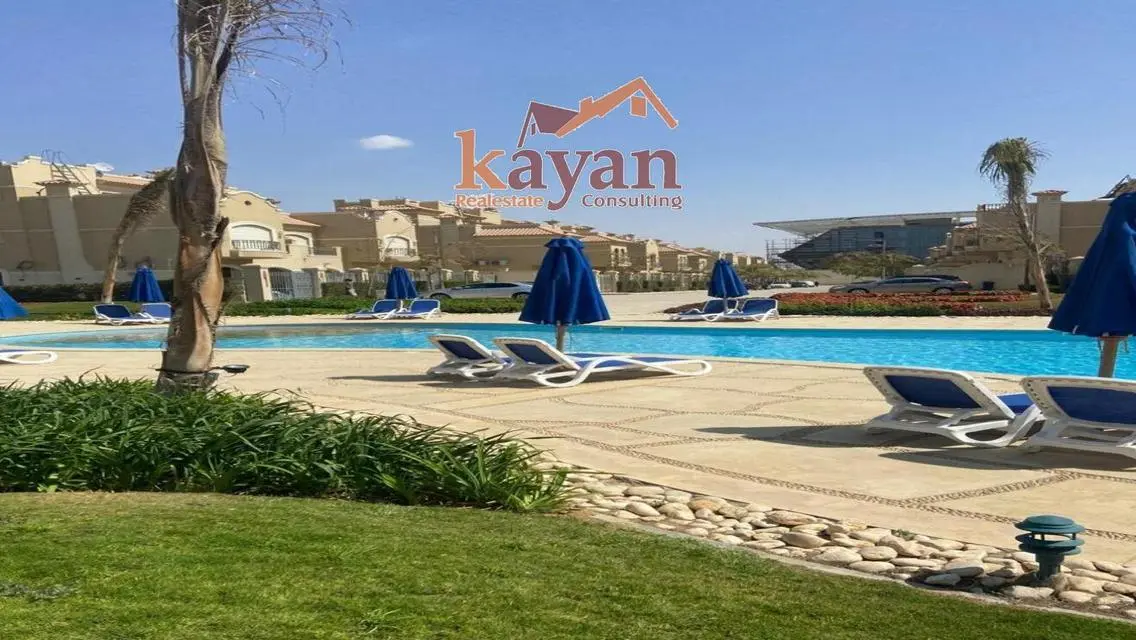 Twin house directly on the swimming pool, immediate receipt
