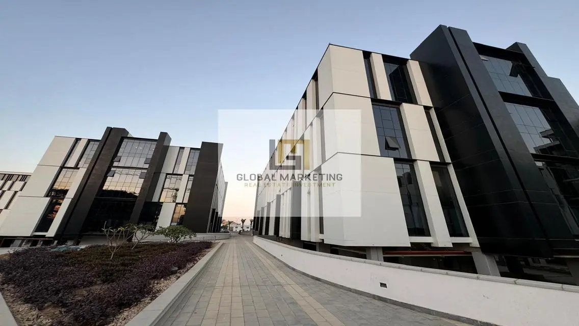 Fully finished office for rent 81m in Hyde Park