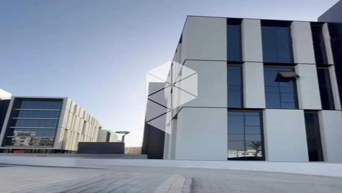 For rent office with open space in Hyde Park 130m