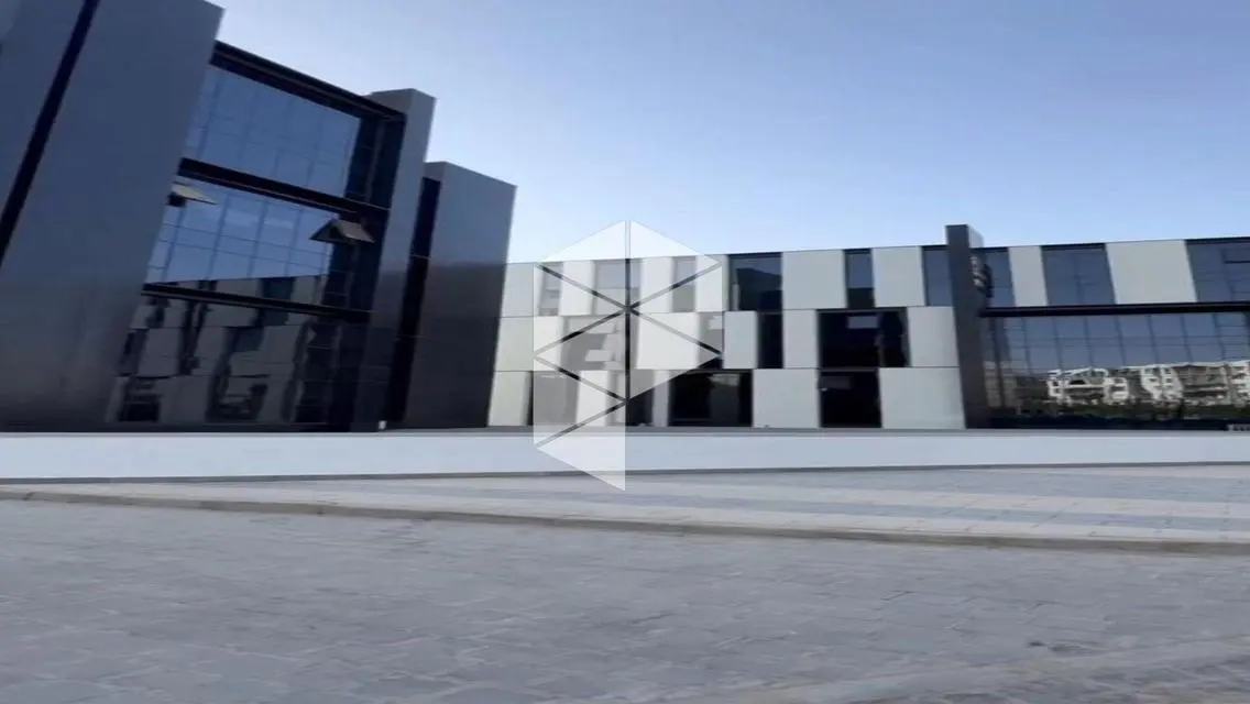 For rent office with open space in Hyde Park 130m