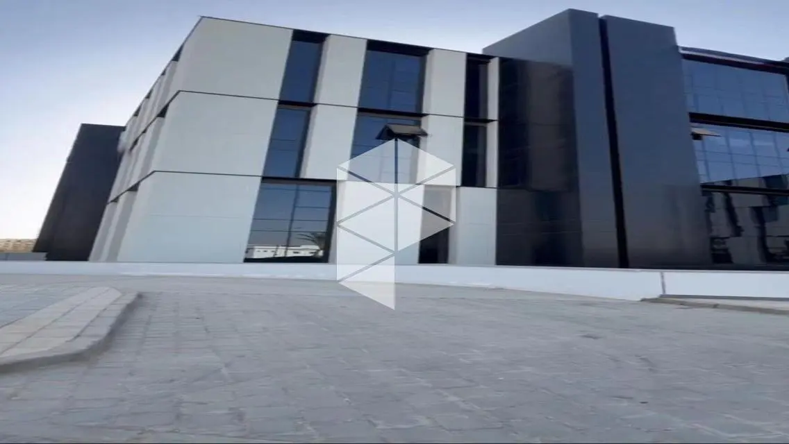 For rent office with open space in Hyde Park 130m