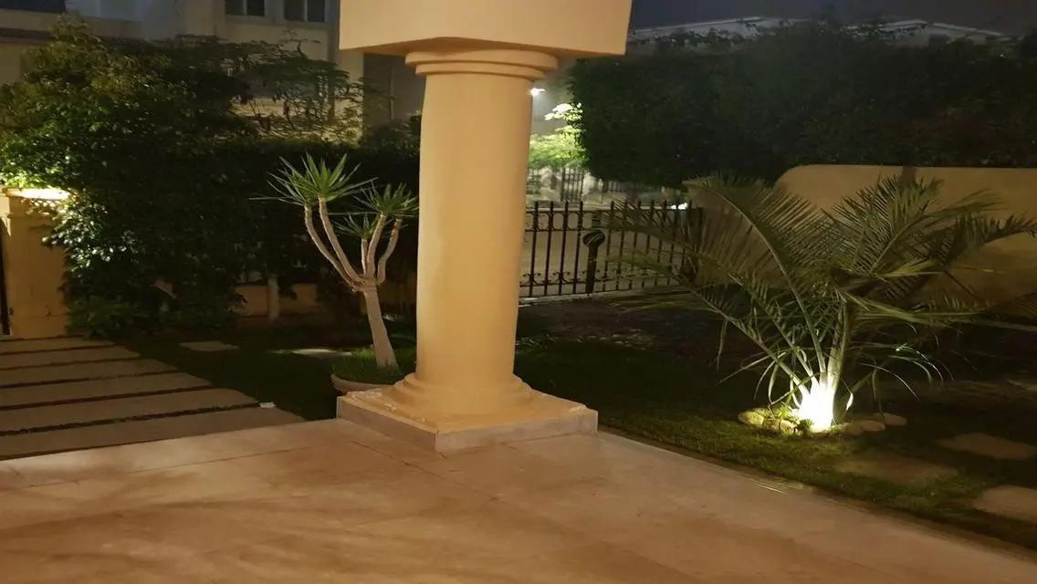 فيلا متشطبه للبيع فى اكتوبر , حمام سباحه