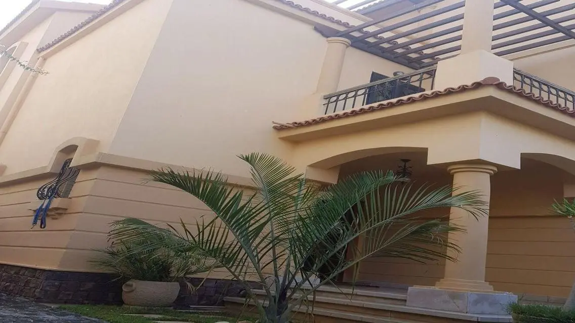 فيلا متشطبه للبيع فى اكتوبر , حمام سباحه