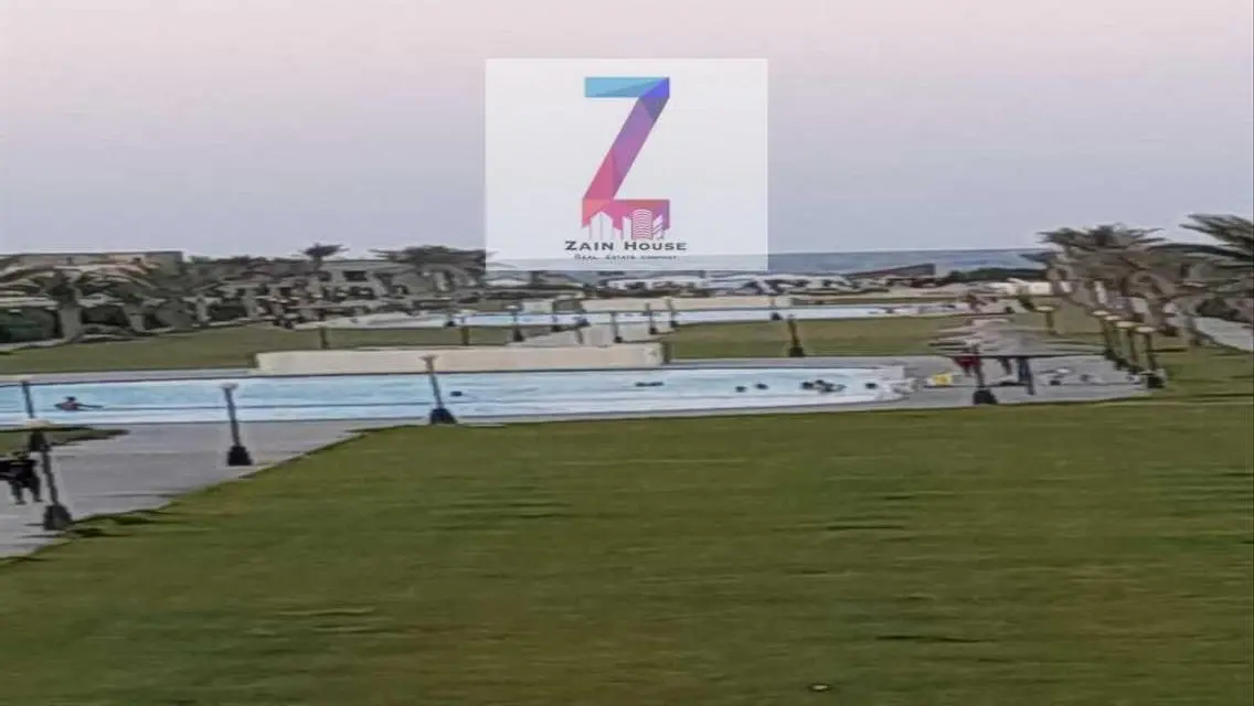 شقة فاخرة مع شرفة للبيع