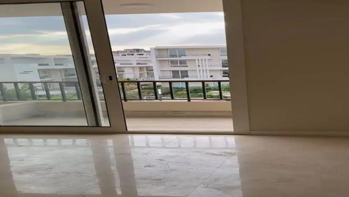 شقة للبيع متشطبة فيو الاهرامات جاهزة للسكن من اورا