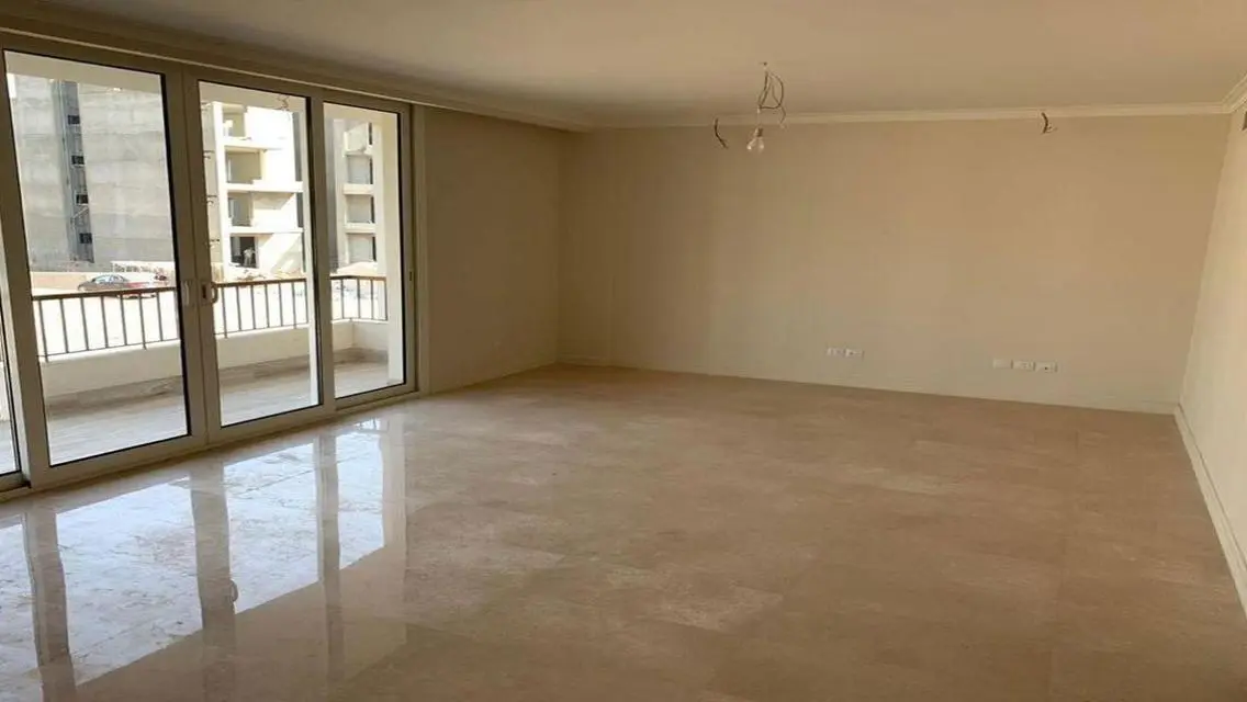 شقة للبيع متشطبة فيو الاهرامات جاهزة للسكن من اورا
