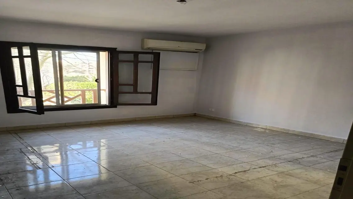 شقه للايجار 2 نوم بها 2 تكييف وسخان قانون جديد
