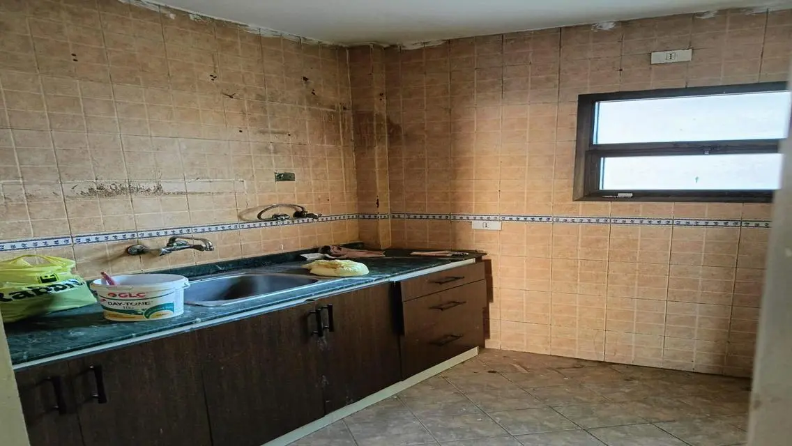 شقه للايجار 2 نوم بها 2 تكييف وسخان قانون جديد