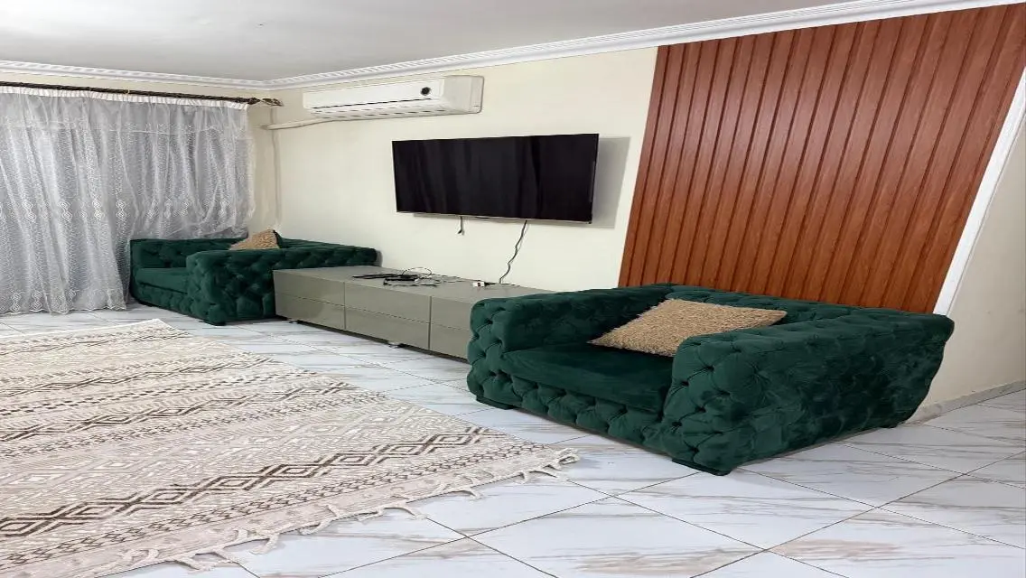 مدينتي 123م بجاردن 50م للايجار في B6 تشطيبات خاصه