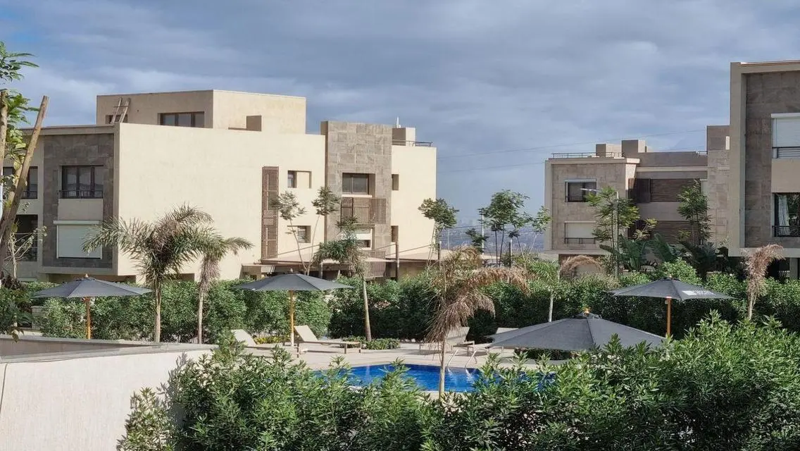 شقة متشطبة بالكامل في بيراميدز هايتس جوار نيو جيزة