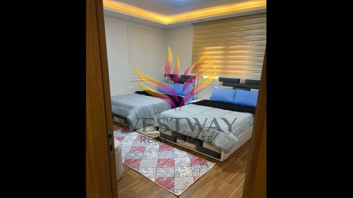 شقه للايجار مفروشه مودرن اول سكن ٤ غرف كمبوند زايد