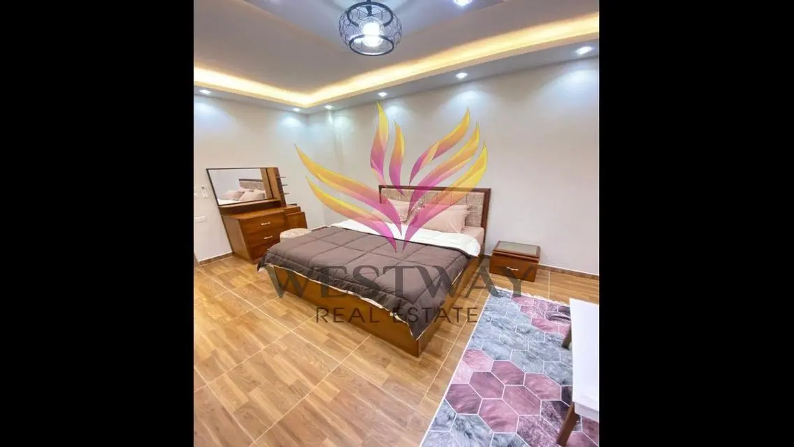 شقه للايجار مفروشه مودرن اول سكن ٤ غرف كمبوند زايد
