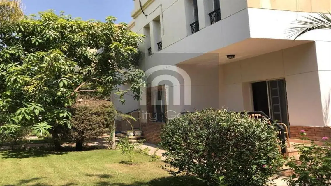 للايجار فيلا مفروش في الرحاب سوبر لوكس  موقع مميز