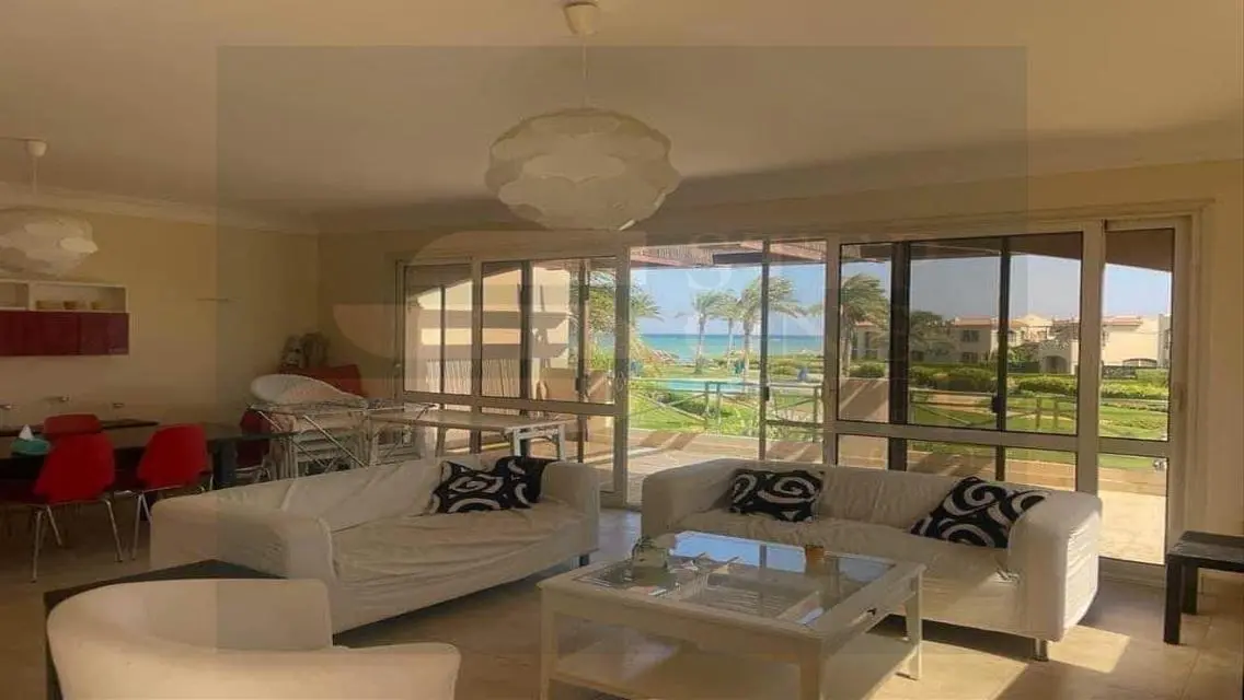 Chalet (3 rooms) for sale directly on the sea in T
