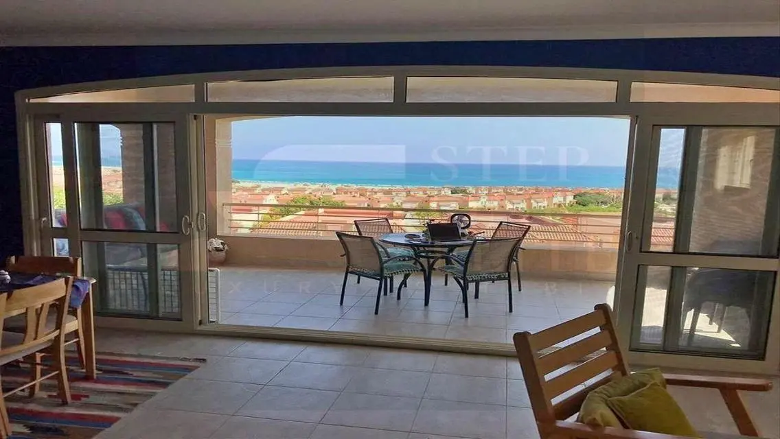 Chalet (3 rooms) for sale directly on the sea in T