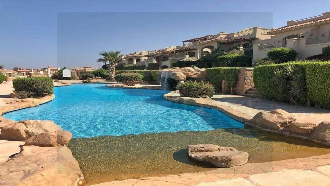 Chalet (3 rooms) for sale directly on the sea in T