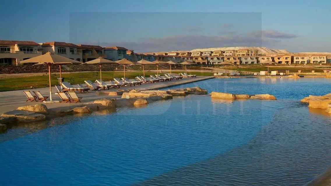 Chalet (3 rooms) for sale directly on the sea in T