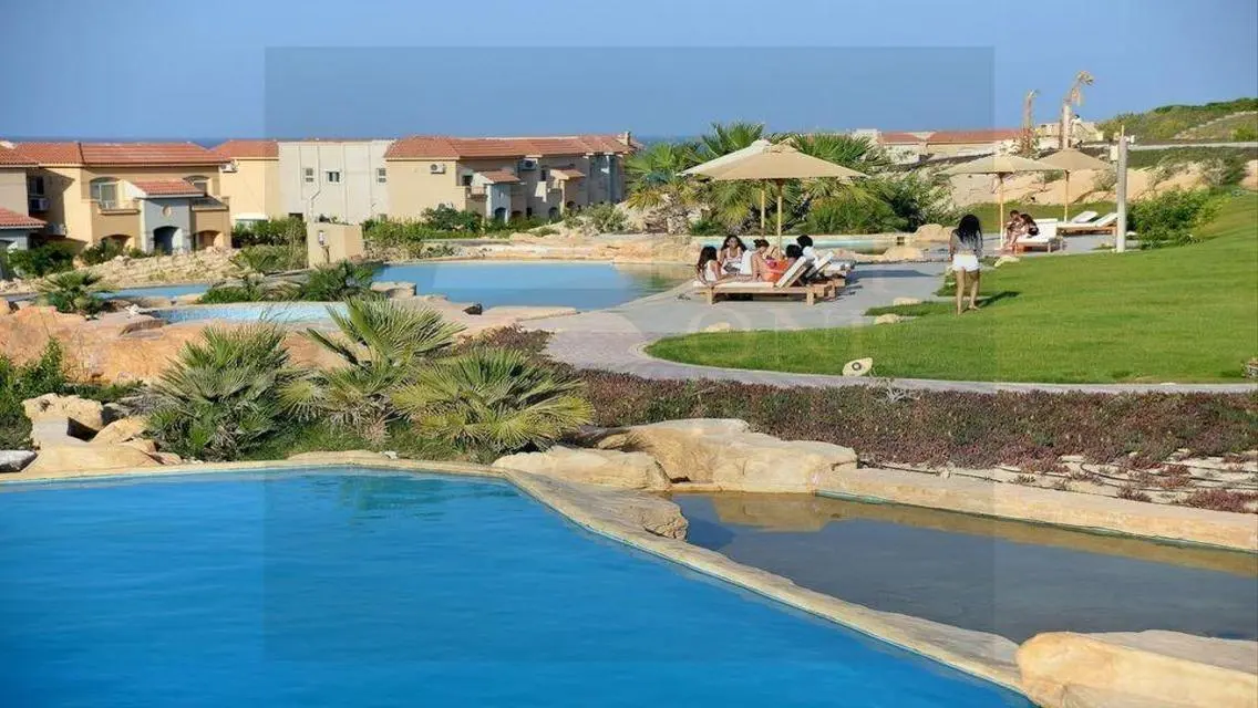 Chalet (3 rooms) for sale directly on the sea in T