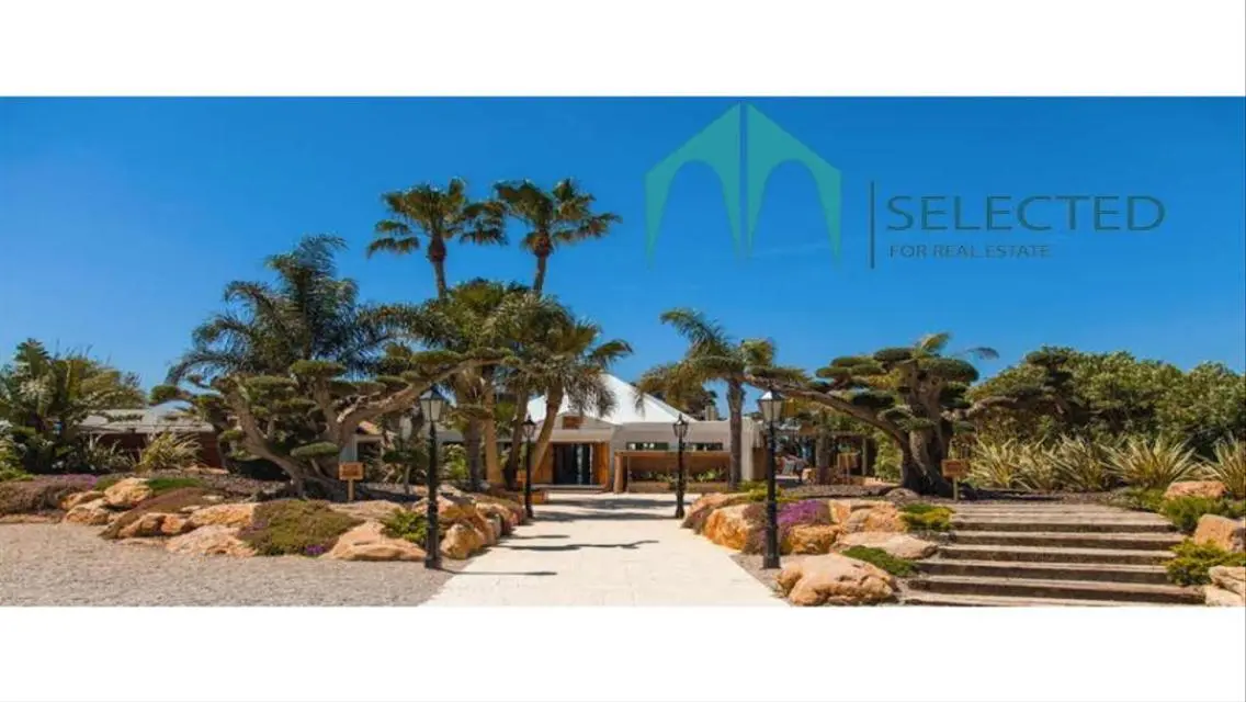 ground chalet for sale in Hacienda West