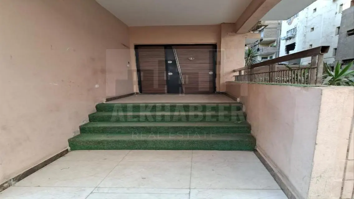 Ground floor with private entrance