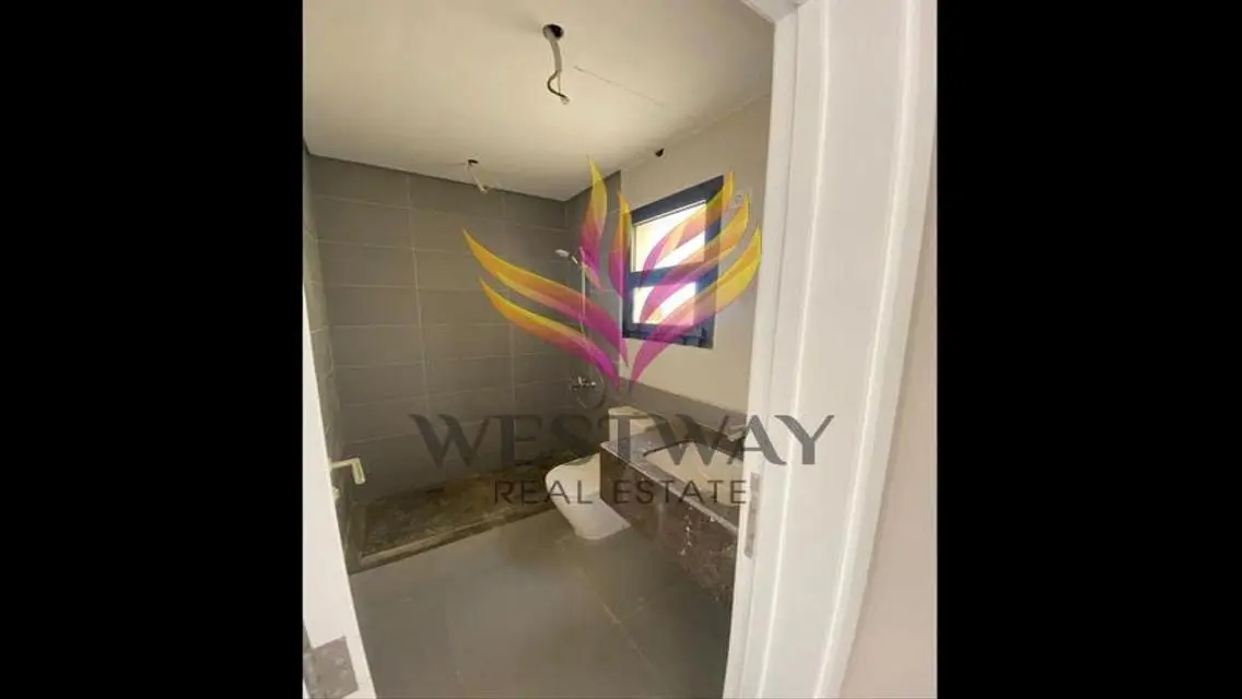 للايجار شقه اول سكن فاضيه كمبوند owest اورسكوم