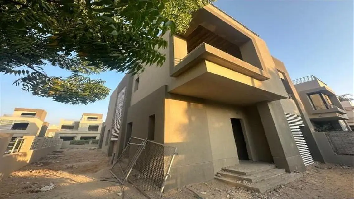 Corner Villa-Nicely located, Good setup