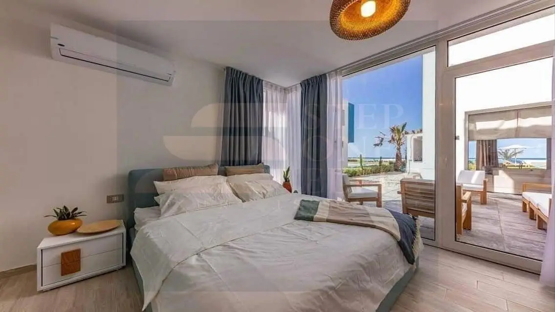 Chalet on the beach for sale, delivery in one year