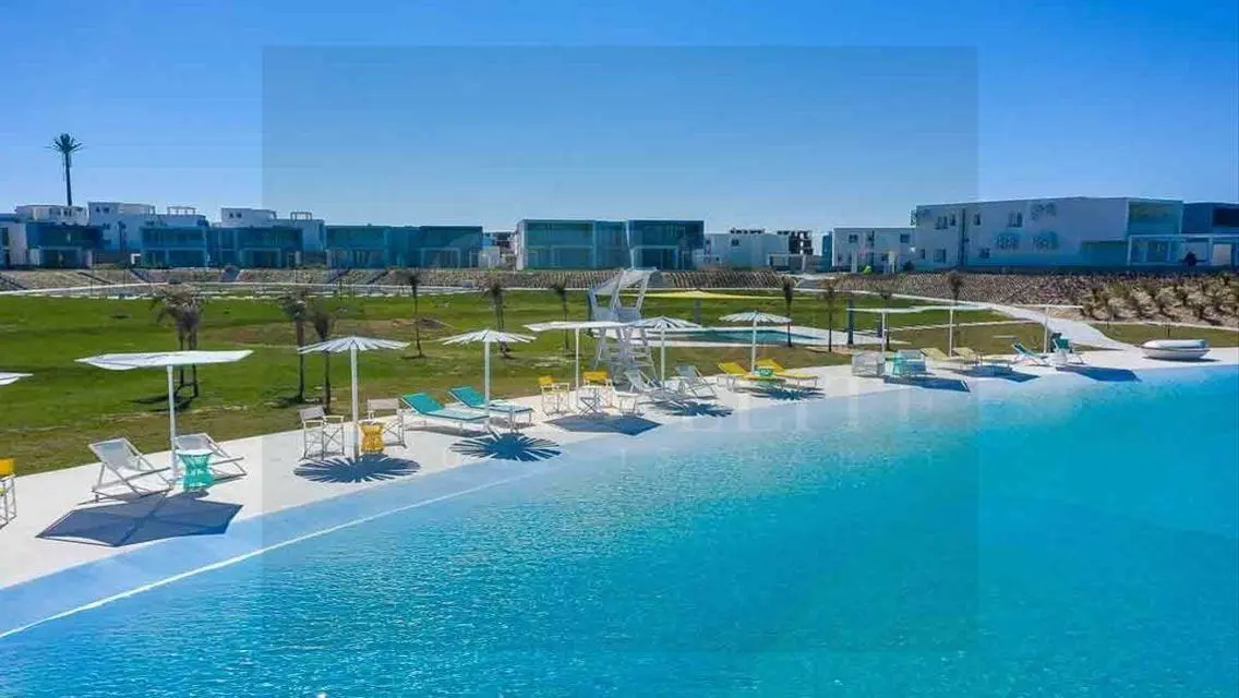 Chalet on the beach for sale, delivery in one year