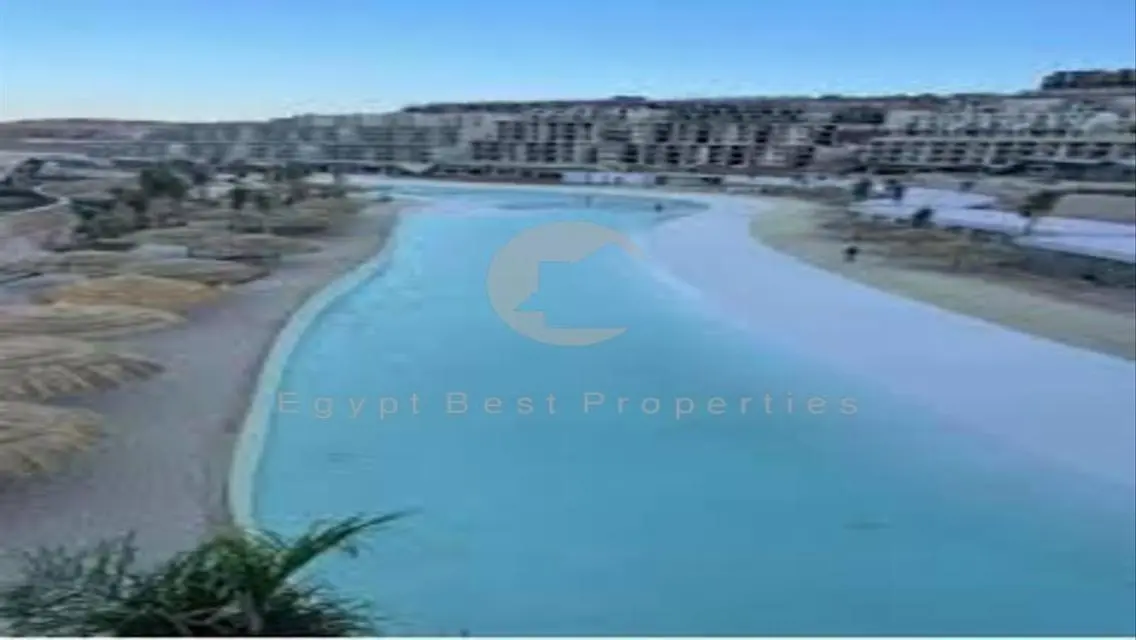 استوديو ريسيل دايركت علي اللاجون في المونت جلاله