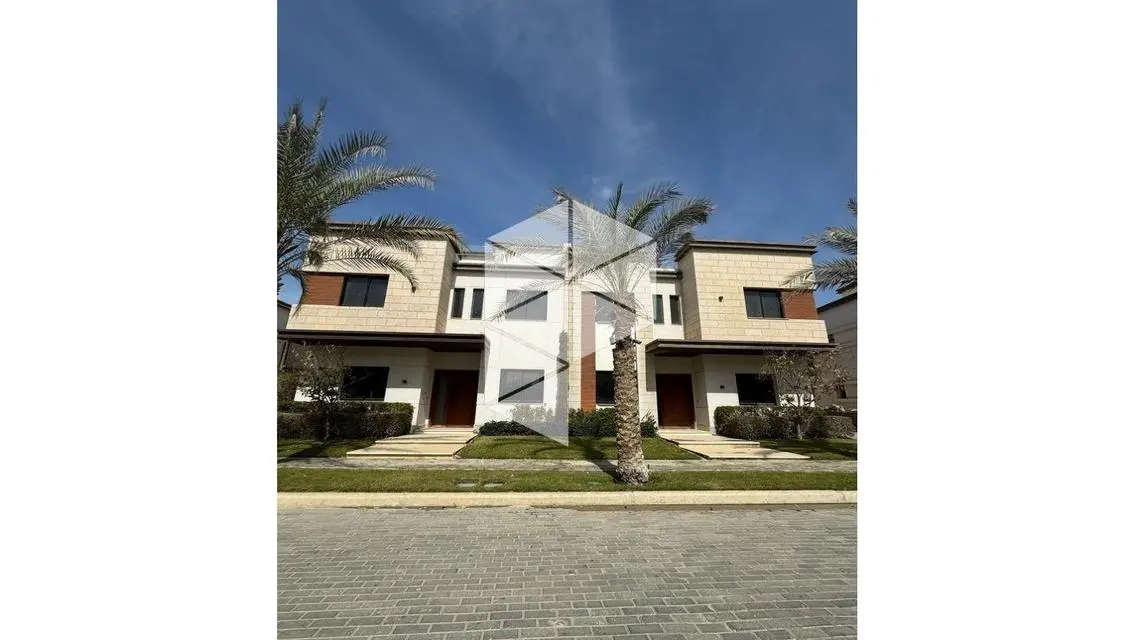 Middle Townhouse in Azzar – 5% DP &amp; Landscape View