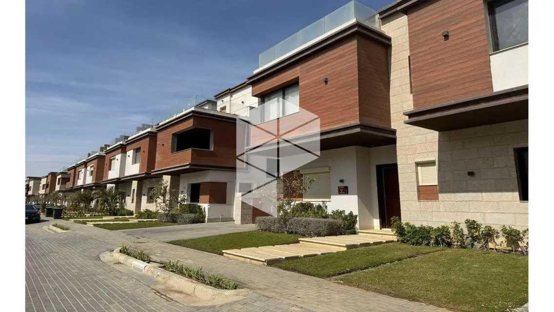 Middle Townhouse in Azzar – 5% DP &amp; Landscape View