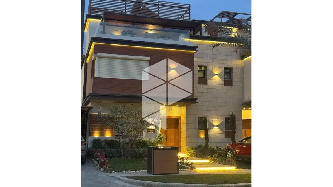 Middle Townhouse in Azzar – 5% DP &amp; Landscape View