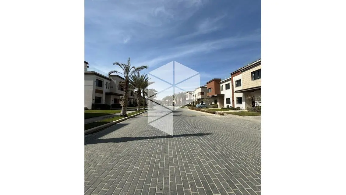Middle Townhouse in Azzar – 5% DP &amp; Landscape View