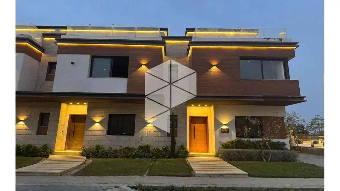 Middle Townhouse in Azzar – 5% DP &amp; Landscape View