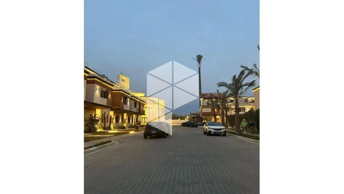 Middle Townhouse in Azzar – 5% DP &amp; Landscape View