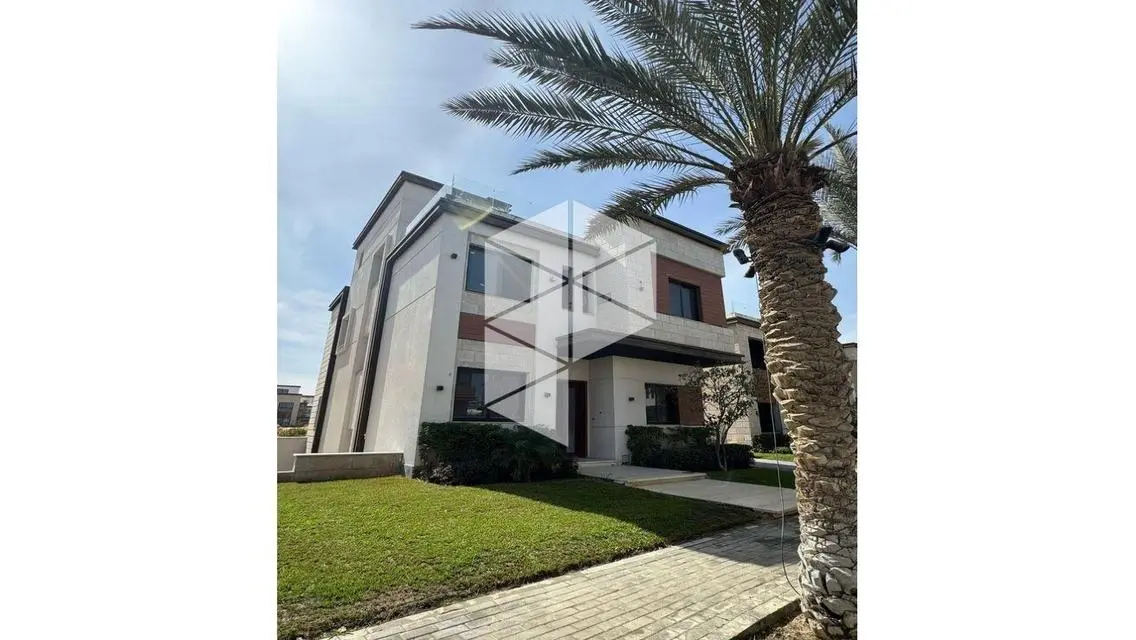 Middle Townhouse in Azzar – 5% DP &amp; Landscape View
