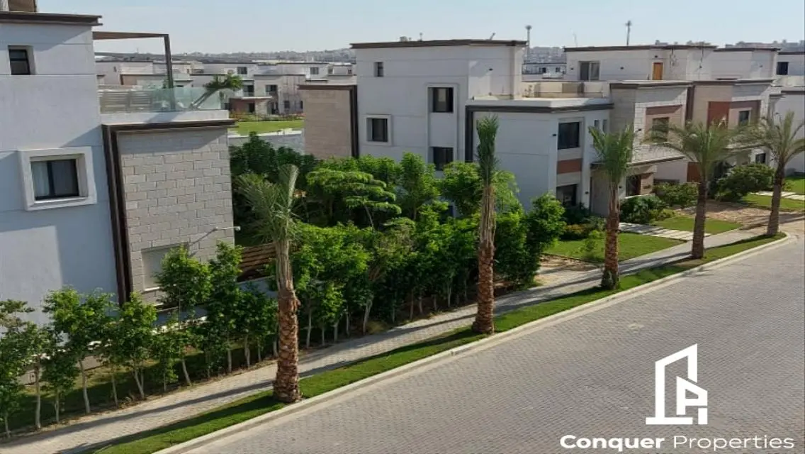 Garden View Townhouse For Sale At Azzar1 New Cairo