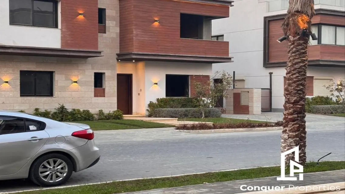 Garden View Townhouse For Sale At Azzar1 New Cairo