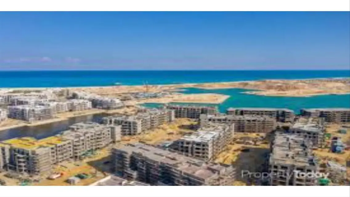 شاليه متشطب بالتكيفات للبيع في مارينا مراسي