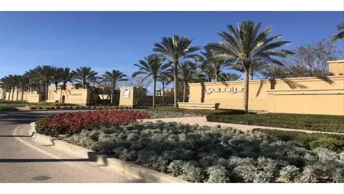 شاليه متشطب بالتكيفات للبيع في مارينا مراسي