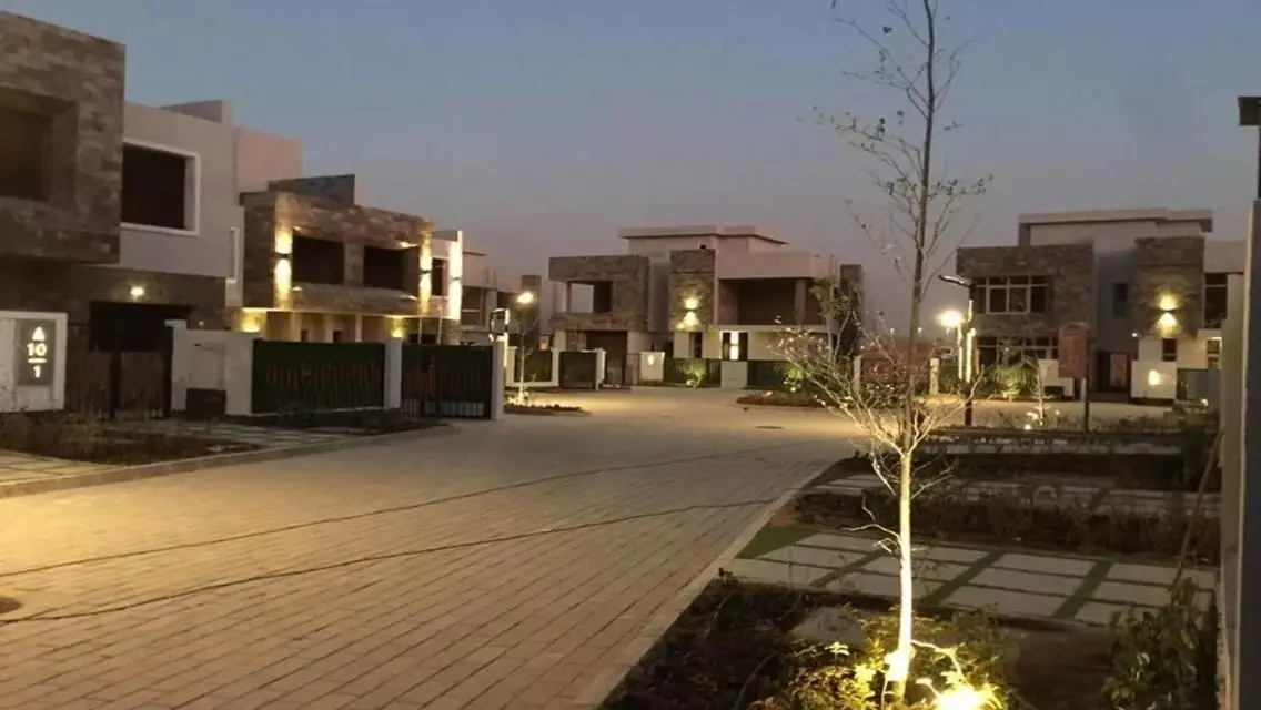 للبيع ب كمبوند صن كابيتال ارقي المواقع ب ٦اكتوبر