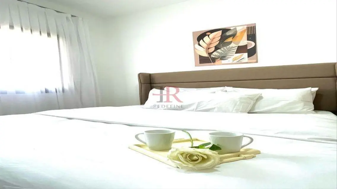 Luxury Apartment with 300 sqm Space and Balcony Overlooking a Landmark