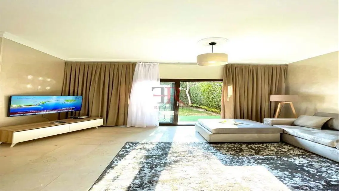 Luxury Apartment with 300 sqm Space and Balcony Overlooking a Landmark