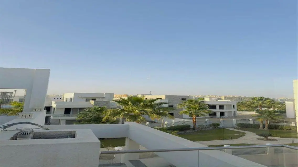فوري للبيع شقة بجاردن في اميز لوكيشن امام جالريا
