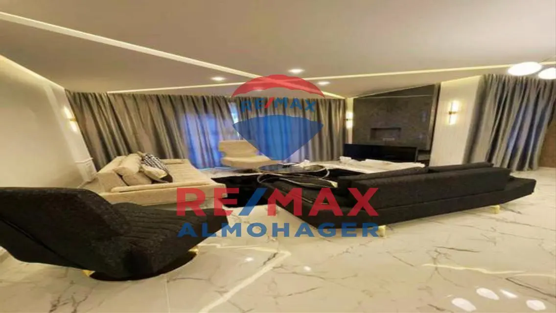 High End Finished Duplex With A/C&#39;s In Casa