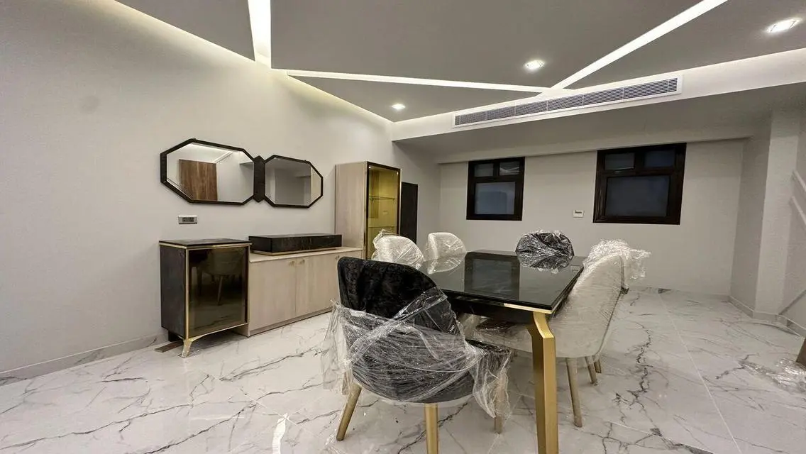 High End Finished Duplex With A/C&#39;s In Casa