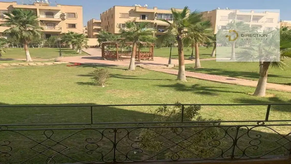 فرصة شقة أرضي بحديقة امامية كبيرة بكمبوند النخيل