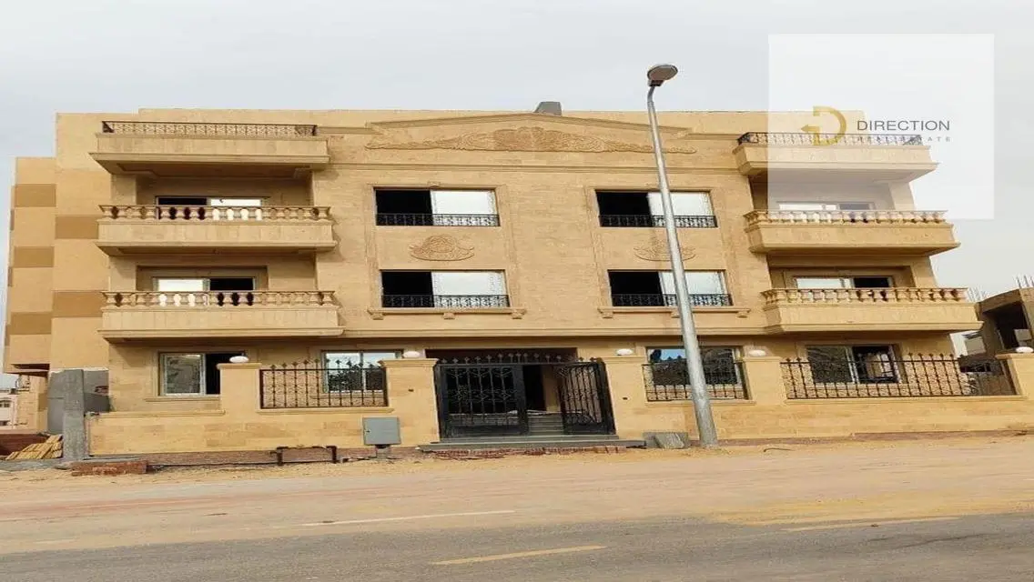 فرصة شقة أرضي بحديقة امامية كبيرة بكمبوند النخيل