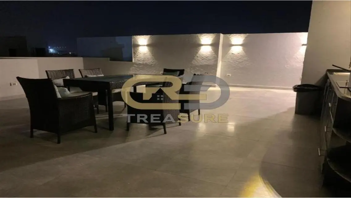 بنتهاوس بحمام سباحة مفروش في جاليريا مون فالي    .