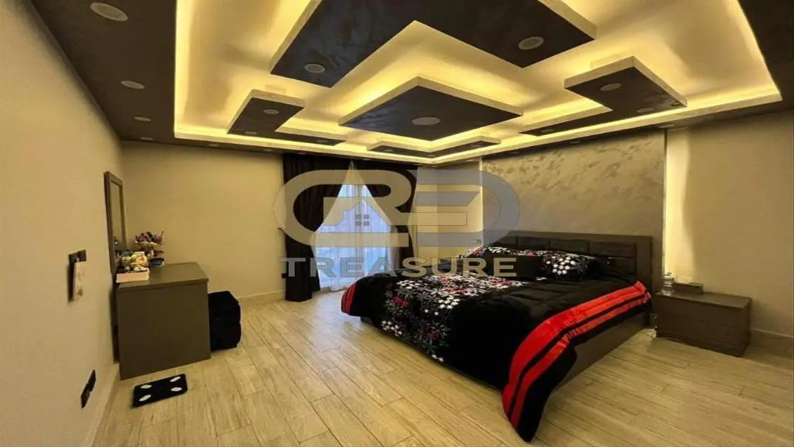 بنتهاوس بحمام سباحة مفروش في جاليريا مون فالي    .